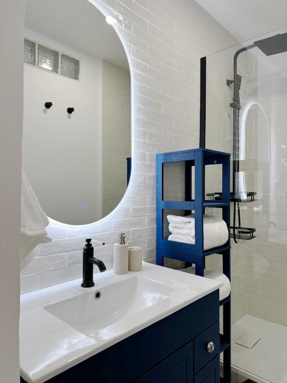 Amazing two bedroom apartment in the heart of Paris - 4