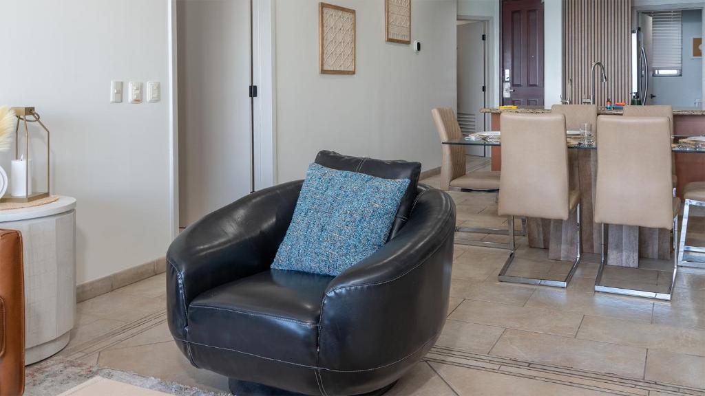 Cristal 803 2 BR 2 BA condo @ Las Palomas Phase 1 - 5