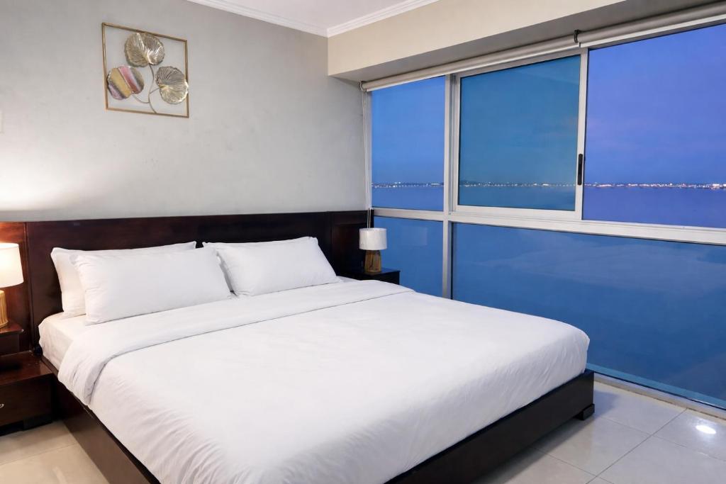 Premium Stay in Puerto Santa Ana, Near Bars, Restaurants, Airport & Malecon 2000 Guayaquil, Ecuador - 2