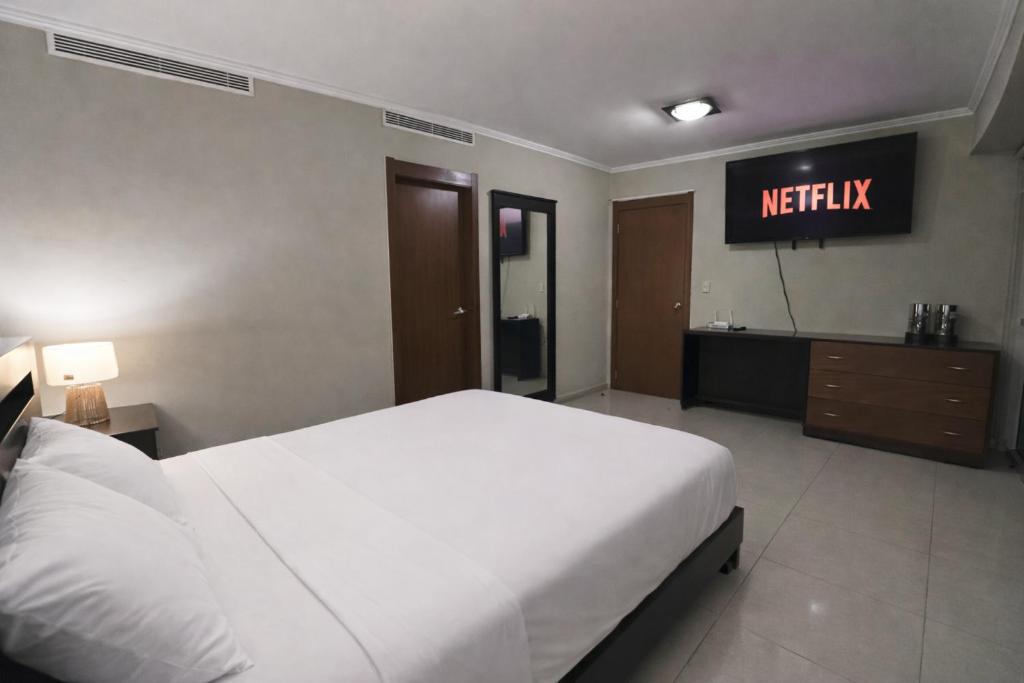 Premium Stay in Puerto Santa Ana, Near Bars, Restaurants, Airport & Malecon 2000 Guayaquil, Ecuador - 3