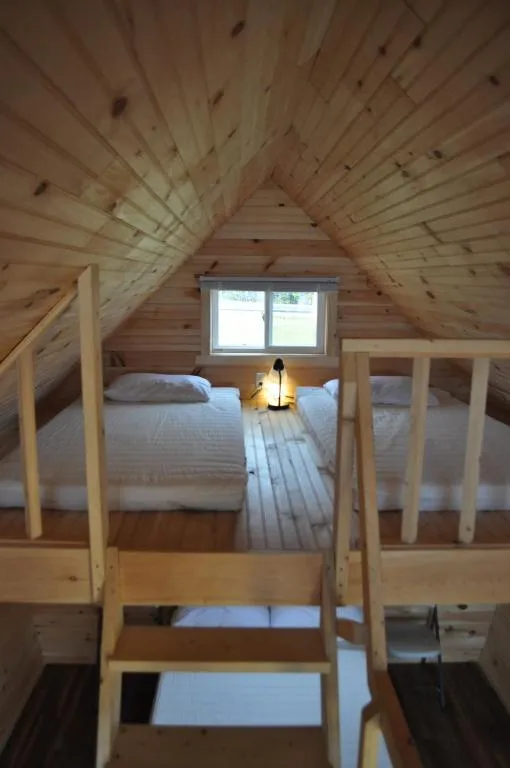 The ZzzzMoose 2 0 Camping Cabin, hotel in Birch Plain