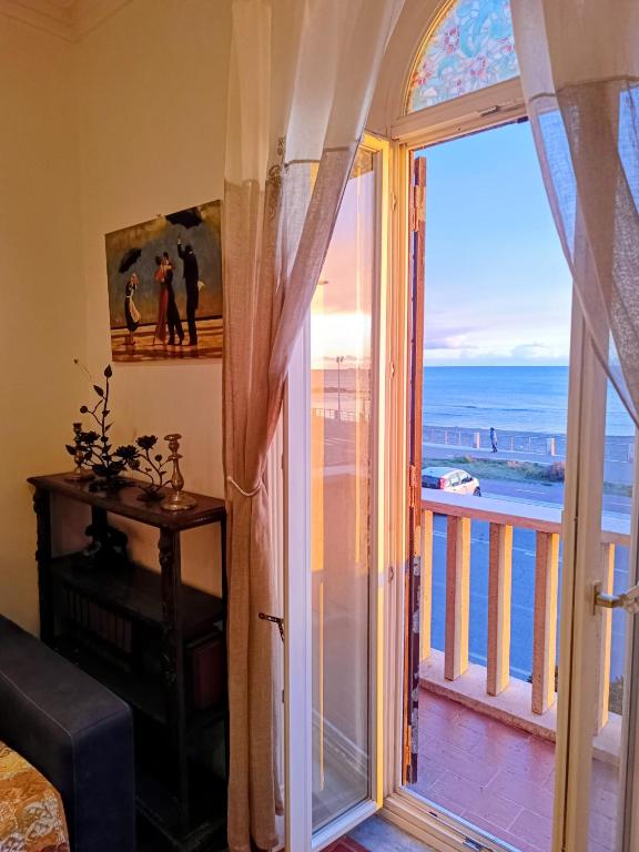The Red House 1930 - Ostia beach apartment seaview - 4
