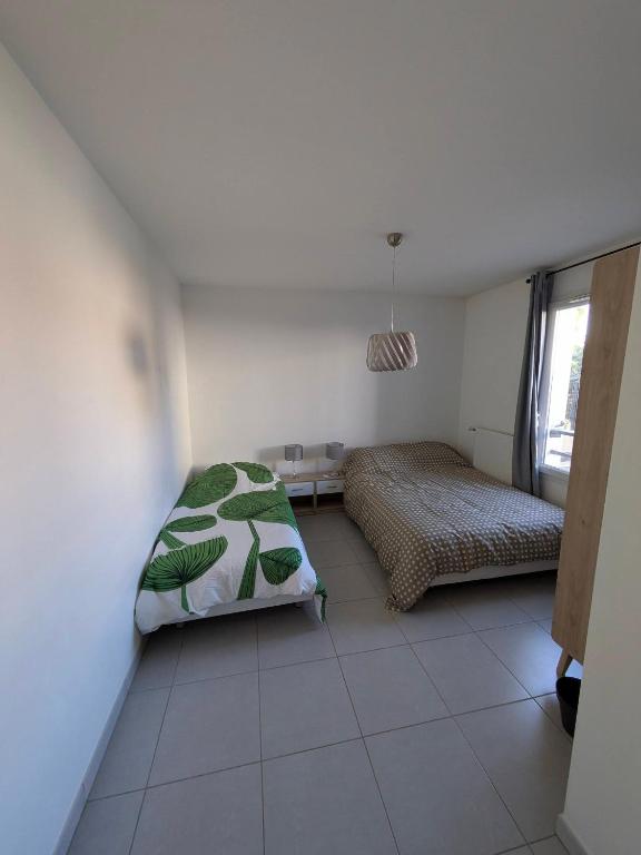 Non-smoking, Modern apartment with parking, close to the beach & train - 3