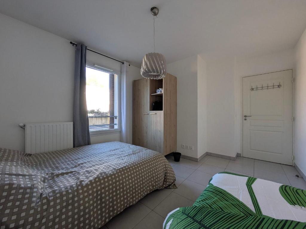 Non-smoking, Modern apartment with parking, close to the beach & train - 4