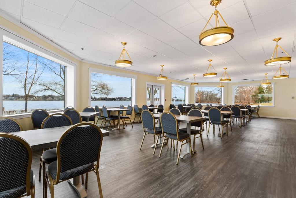 Lakeside Inn
