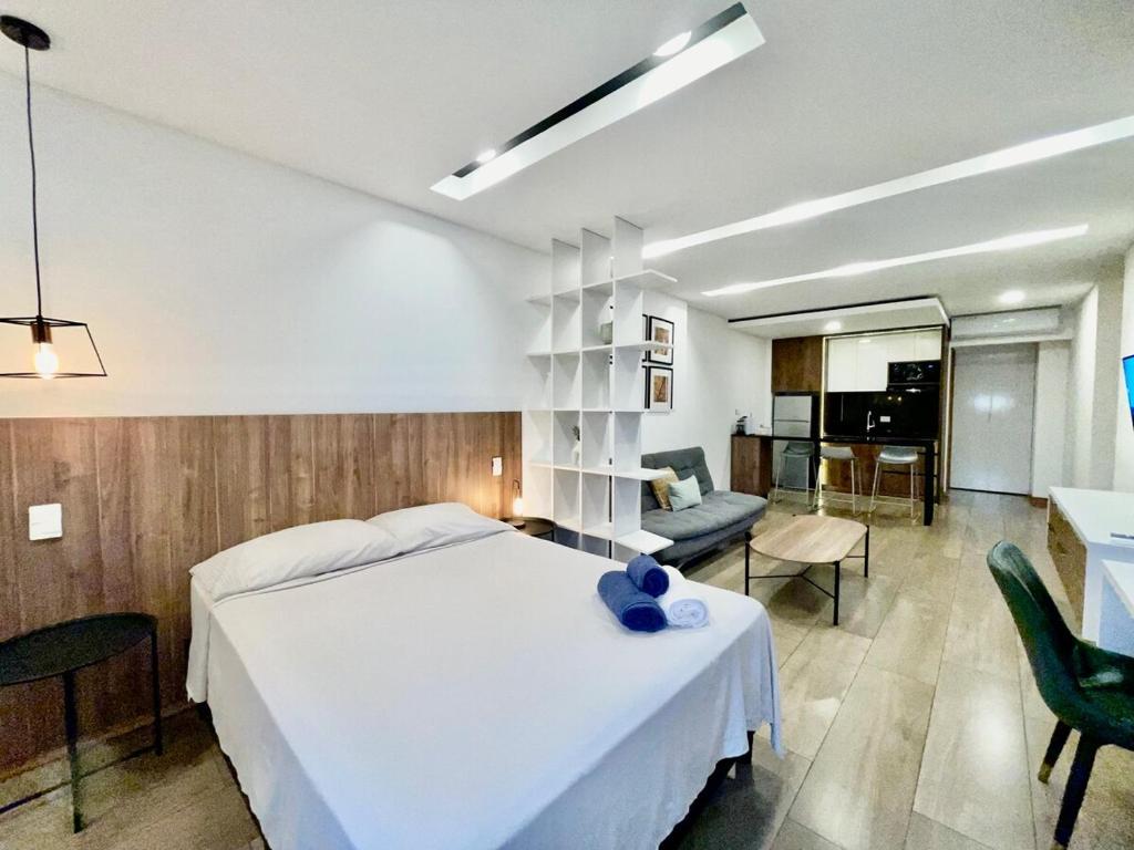 Amplio y moderno Studio con Balcony en Equipetrol - 2