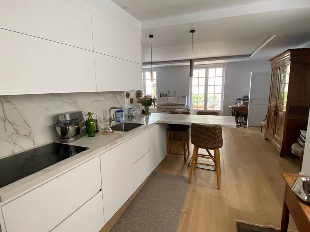 Saint-Jean-de-Luz : Appartement avec Terrasse, 2 Ch. et Parking au Cœur Historique - FR-1-792-34 - 4