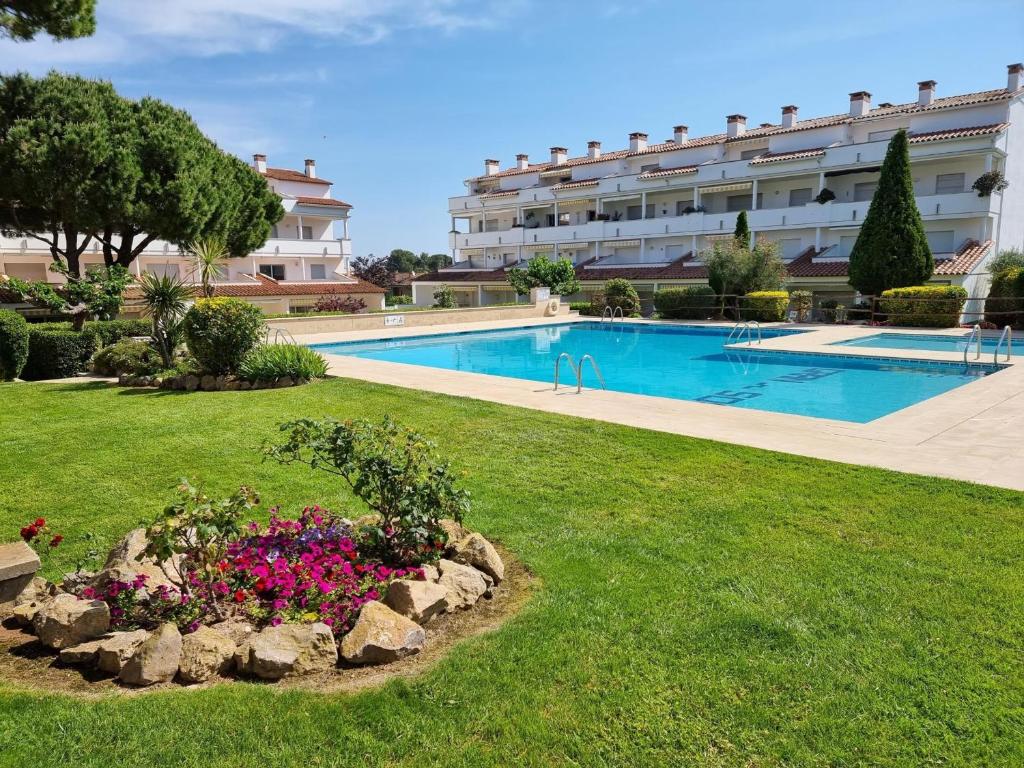 Apartamento de 3 habitaciones con terraza cerca de la playa - HISP-236-75 - 2