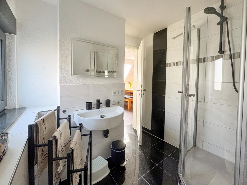 Gemütliche Ferienwohnung mit 2 Schlafzimmern, Fitness & Bestlage - 2