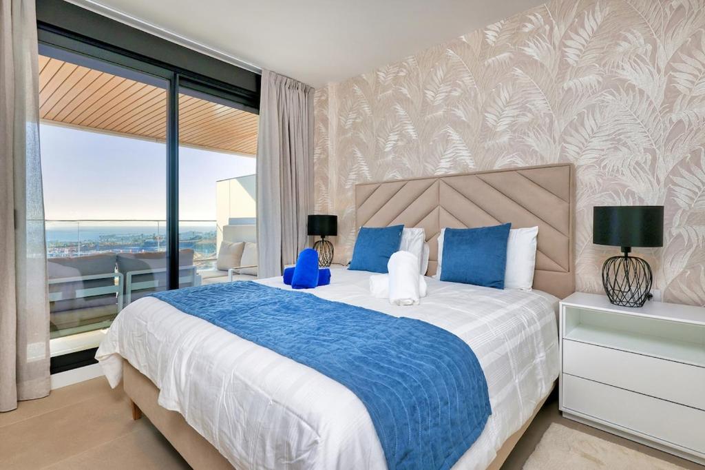 Modern 3-bedroom with sea views and picture worthy sunsets - 1