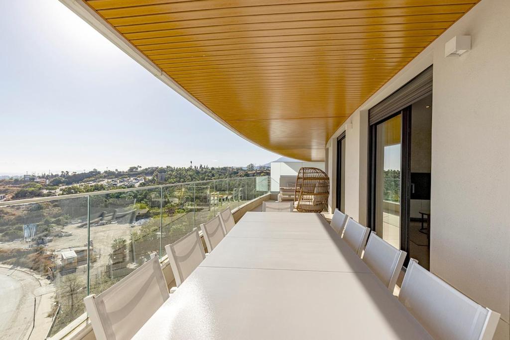 Modern 3-bedroom with sea views and picture worthy sunsets - 2