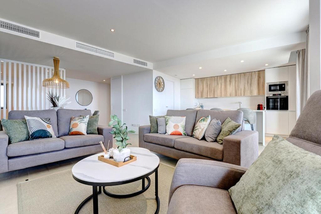 Modern 3-bedroom with sea views and picture worthy sunsets - 3