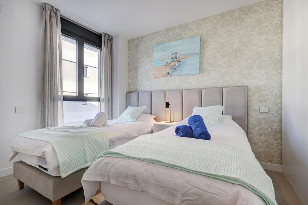 Modern 3-bedroom with sea views and picture worthy sunsets - 5