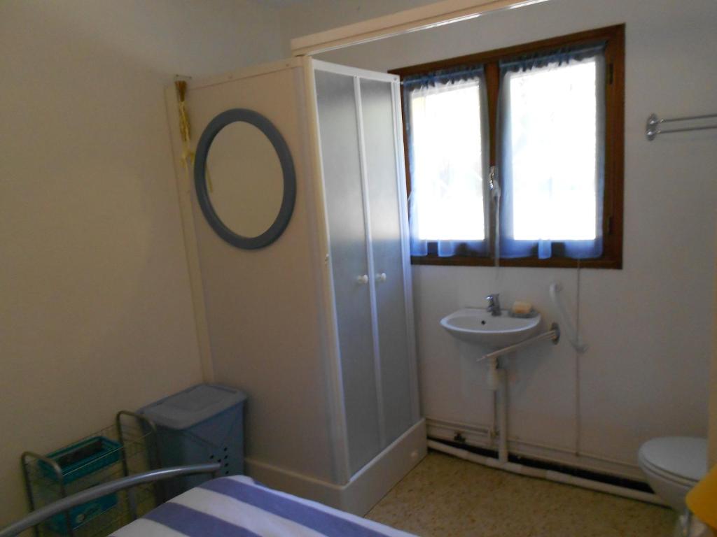 petit studio Le Clos des Cigales 4P,pkg sécurisé, WIFI, smart TV, 12 mn centre, samedi au samedi, RDC - 3
