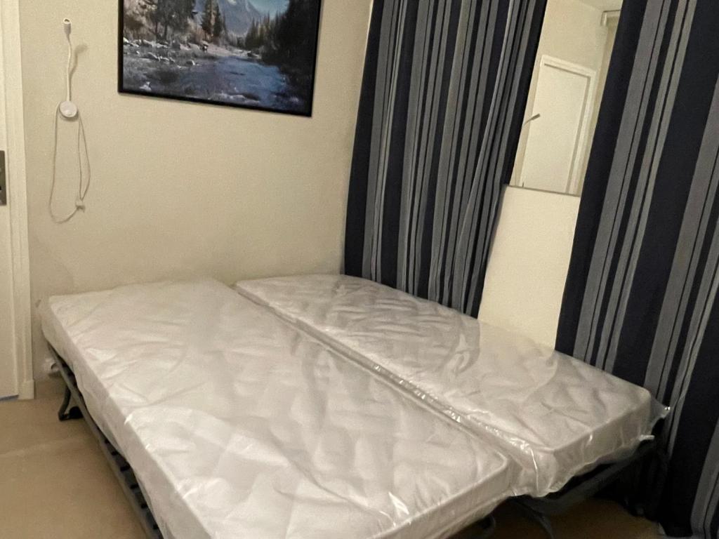 petit studio Le Clos des Cigales 4P,pkg sécurisé, WIFI, smart TV, 12 mn centre, samedi au samedi, RDC - 4