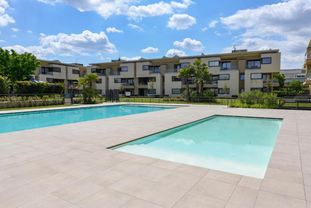 Oasis of Lake Garda in Desenzano with Pool-Garden-Garage - 3