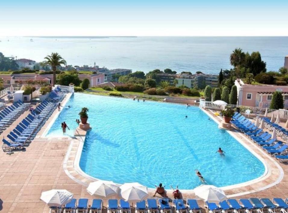 Résidence de charme avec piscine à débordement - 2