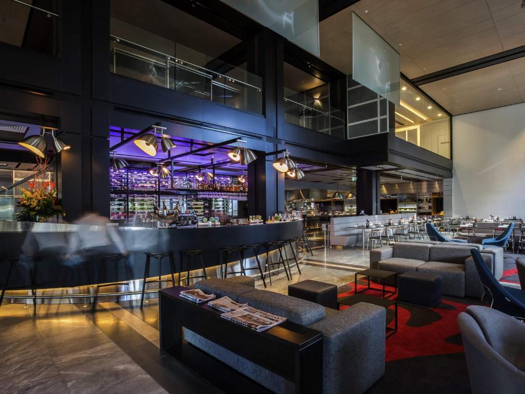 Highly-rated bar