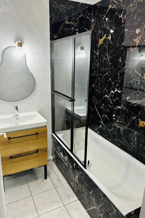 Renovated apartment ideal for 6 people, 7 min walk to Pontillas - 2