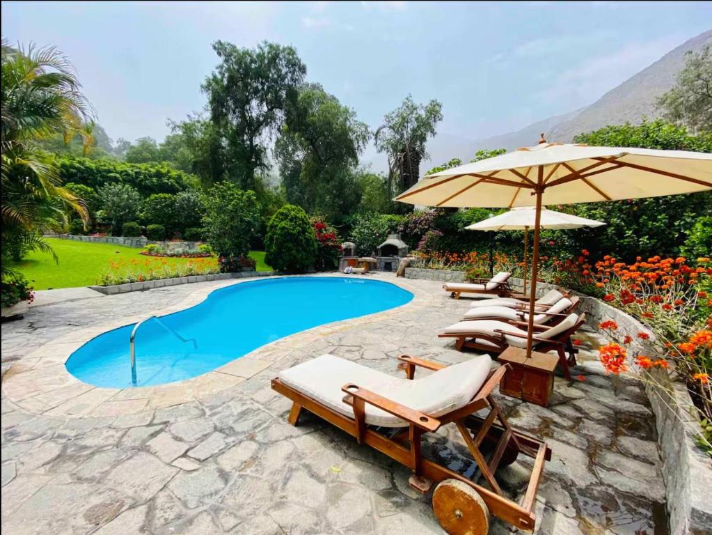 Charming 4BR Getaway with Pool BBQ & Clay Oven - 1