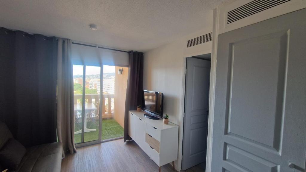 2 pieces avec piscine, 150m plage Cannes - 4