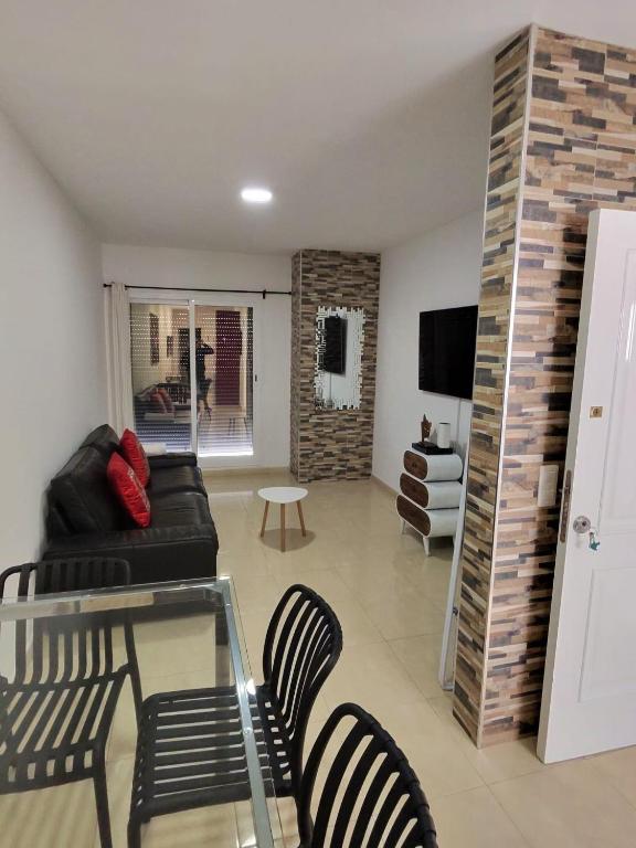 Moderno y centrico ideal para parejas Silver House 96 - 2