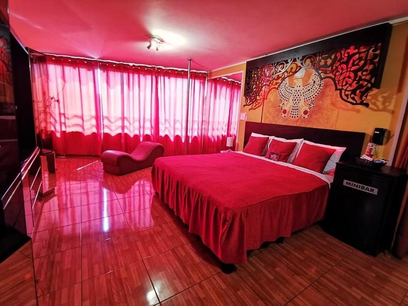 Hollywood Suites - 1