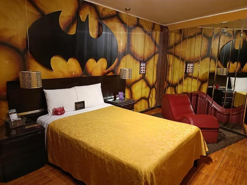 Hollywood Suites - 3