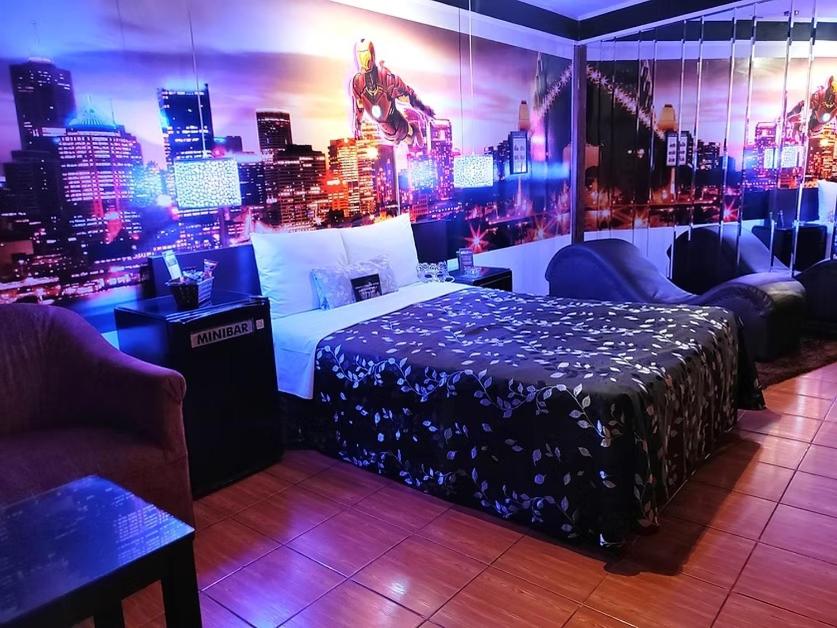 Hollywood Suites - 4