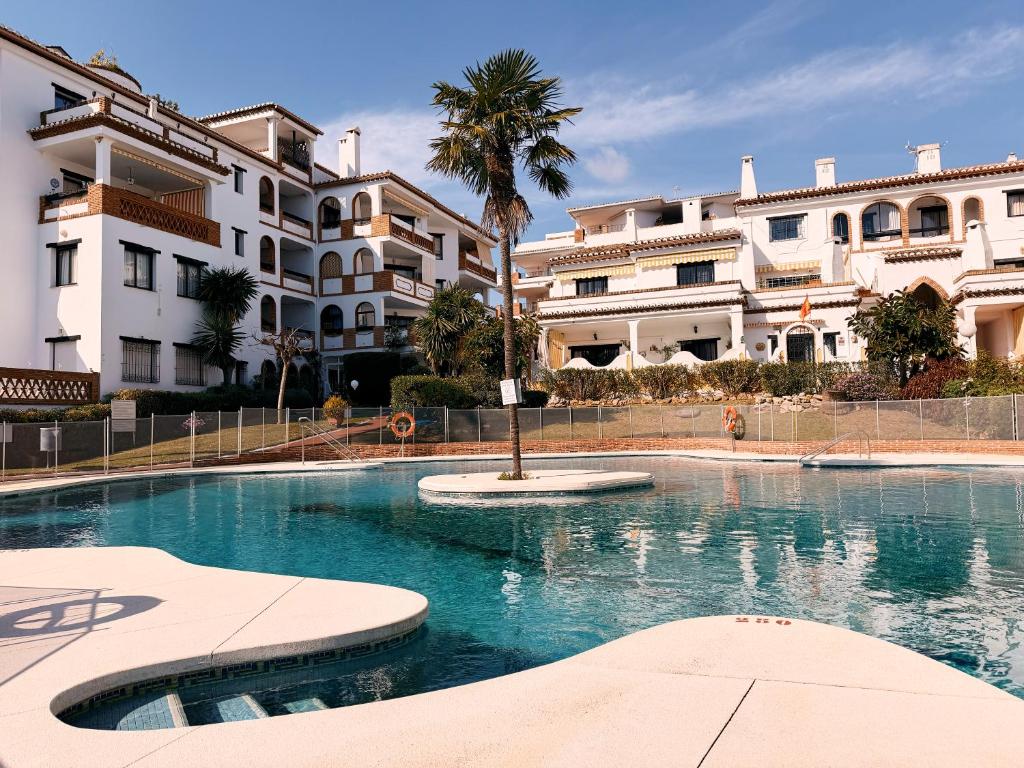 Costa del Sol Apt, Pool & Terrace & Beach Walk - 1