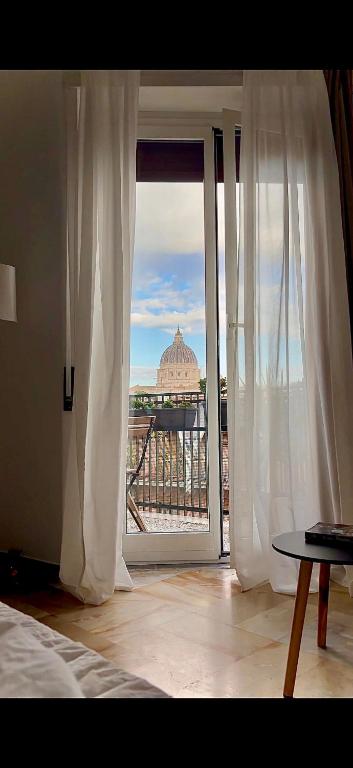 Sunny Apartment with Stunning San Pietro View - 3