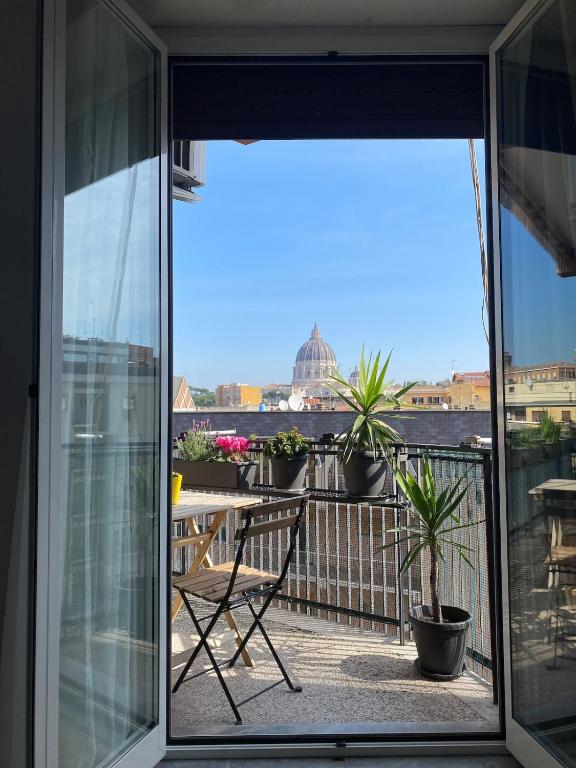 Sunny Apartment with Stunning San Pietro View - 2