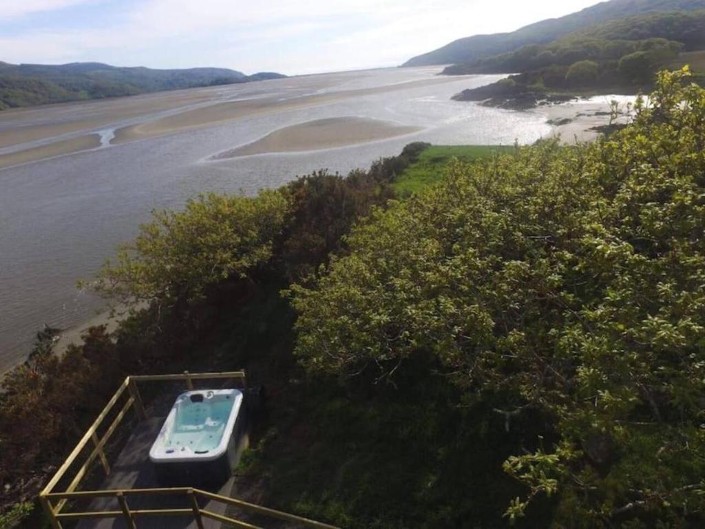 Snowdonia Shepherds Hut, Hot Tub & Sauna photo 8