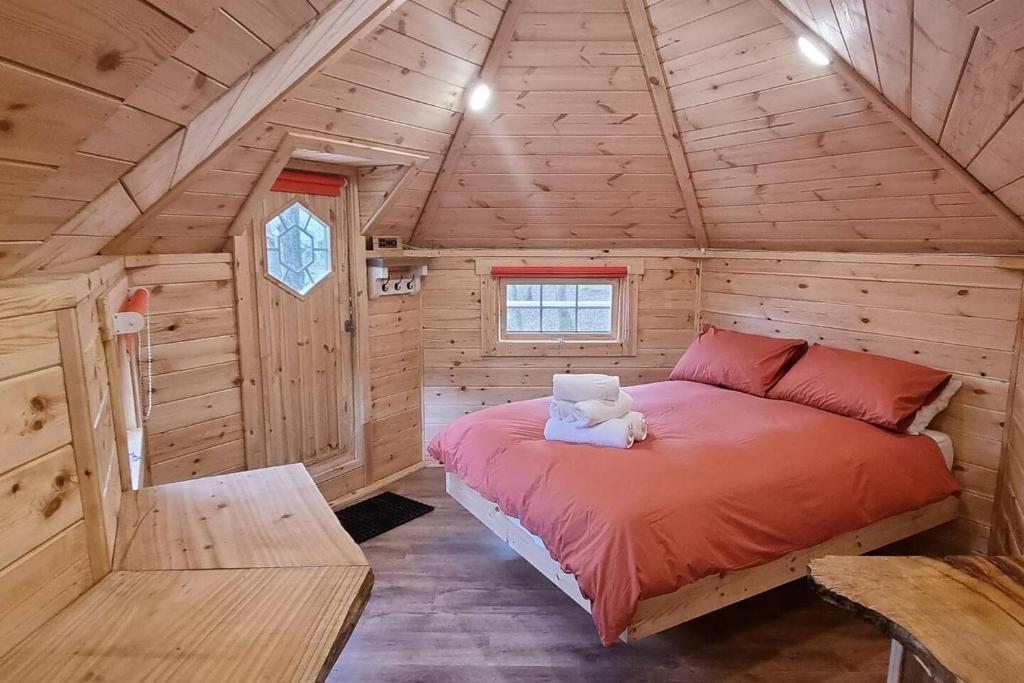 Tree Top Cabin, Dolgellau photo 2