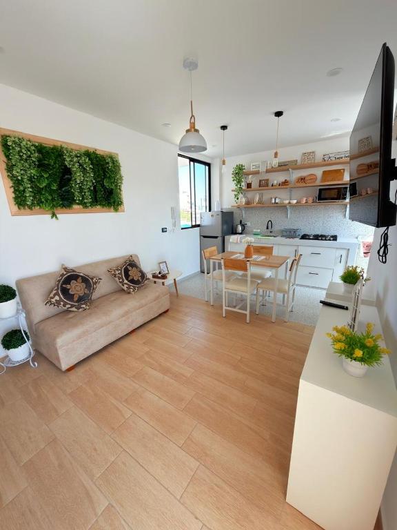 Dptos 2do piso - 7 min del centro - 2 Hab - 3 camas - wifi - lavadora - 3