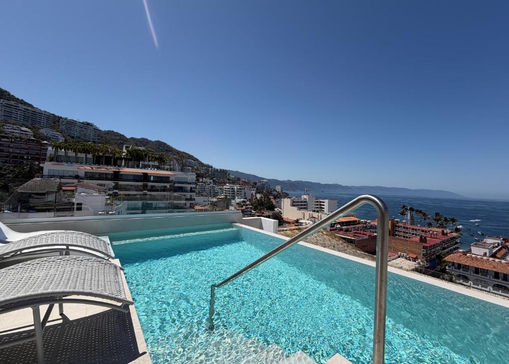 New 2BR 2 Bath - Sleeps 4 - Ocean Peek - Flexible 2nd BR - 2