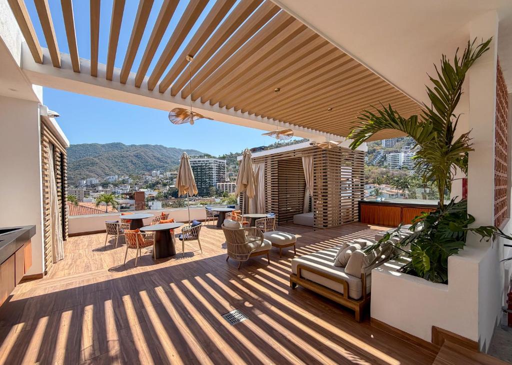 New 2BR 2 Bath - Sleeps 4 - Ocean Peek - Flexible 2nd BR - 4