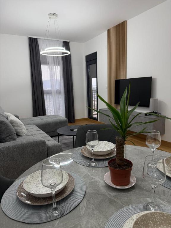 Montenegro Black Suite - 3