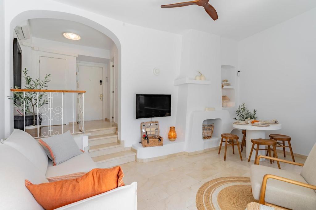 Modern apartment in Cabopino port - 1