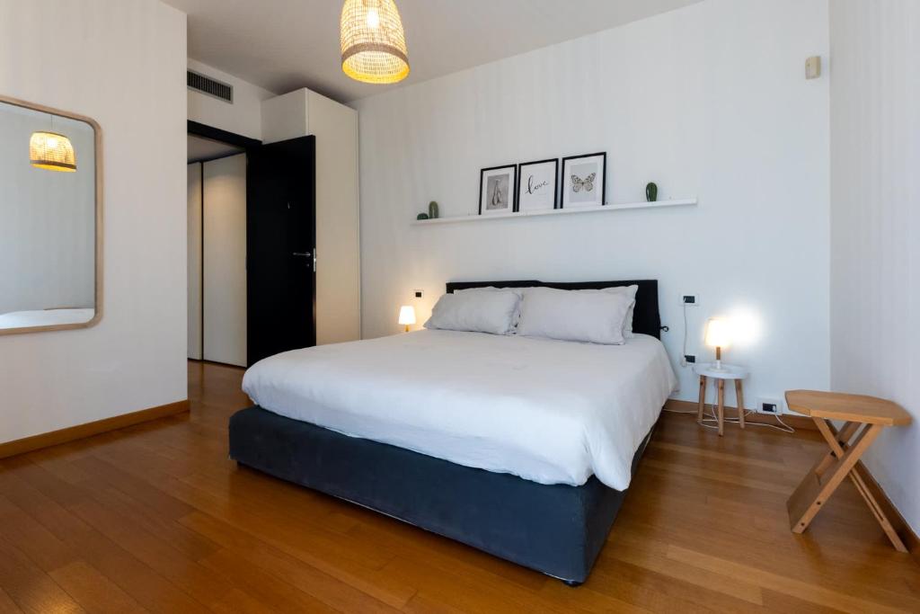 Bright Navigli Apartment with Canal view - 2