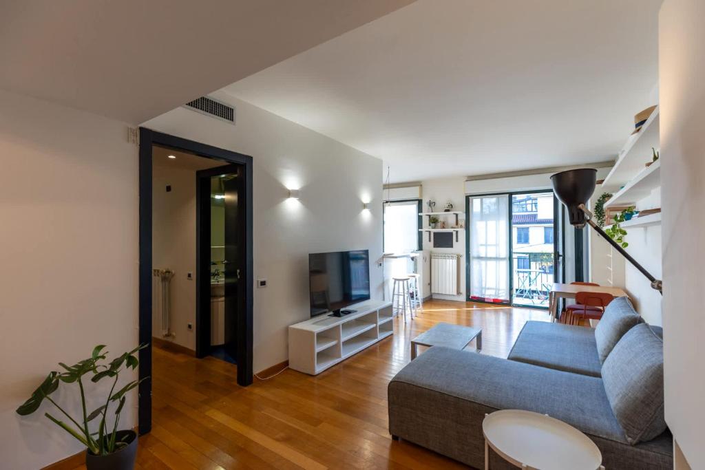 Bright Navigli Apartment with Canal view - 5