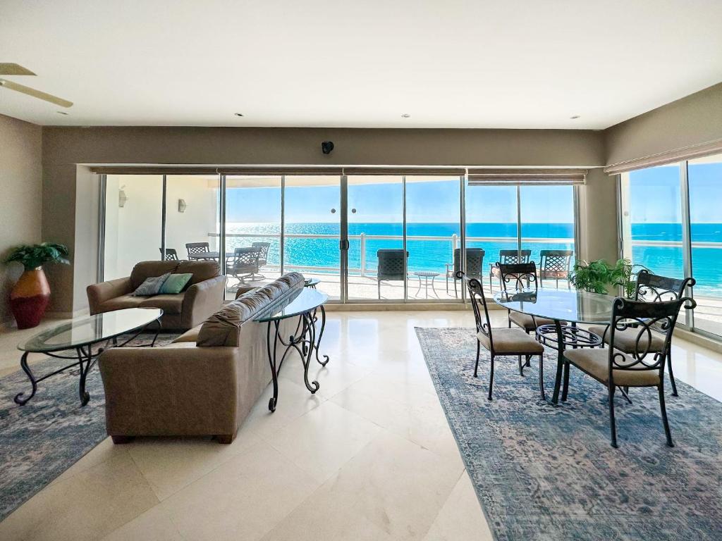 10th Floor Condo with Stunning Views Tranquil - 5
