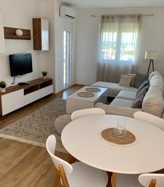 Sunshine & Cozy Apartment - 3