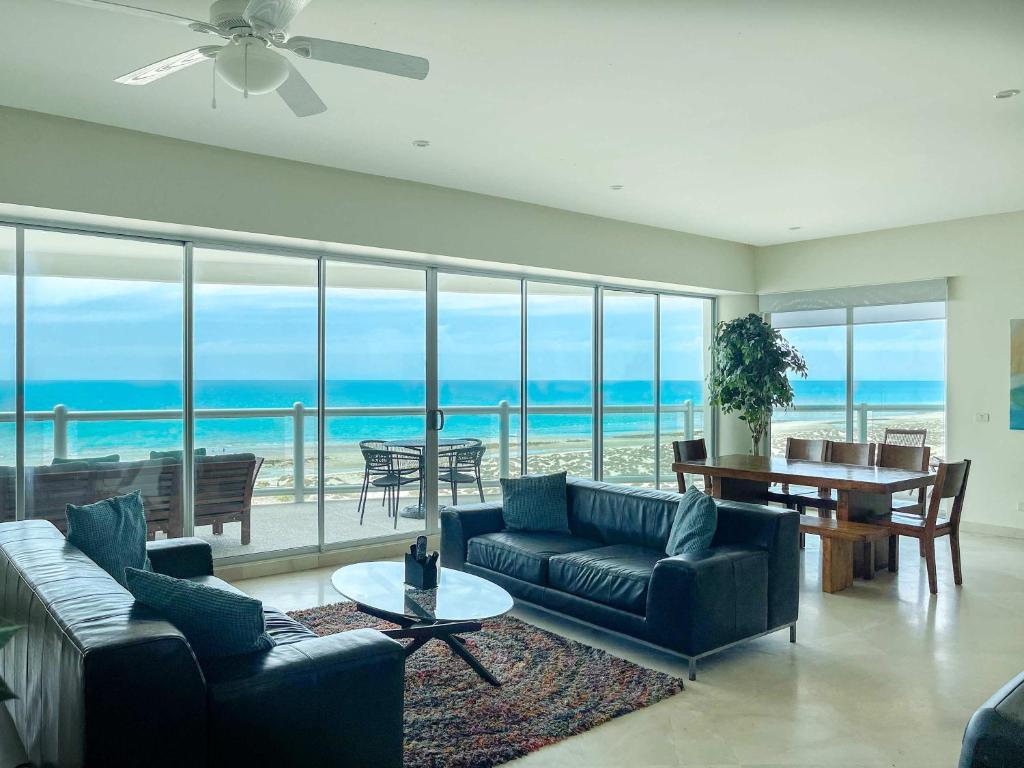 Quiet Beachfront Condo Pools & Beach Access #401 - 4