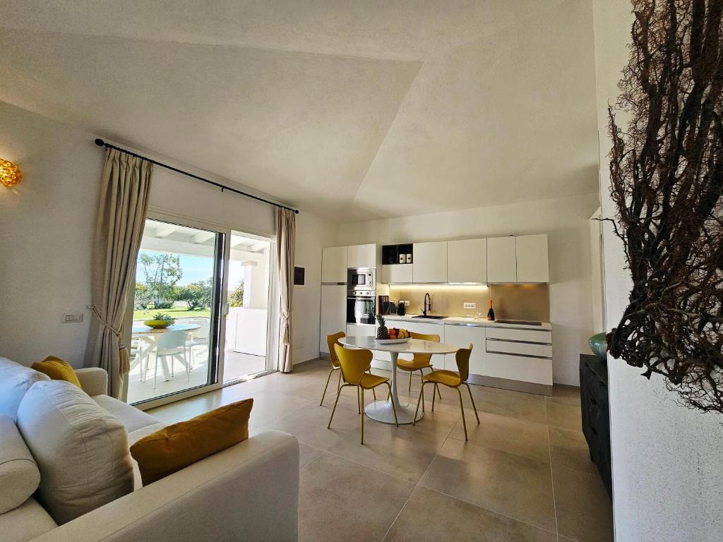 Ambra Beach House - 5