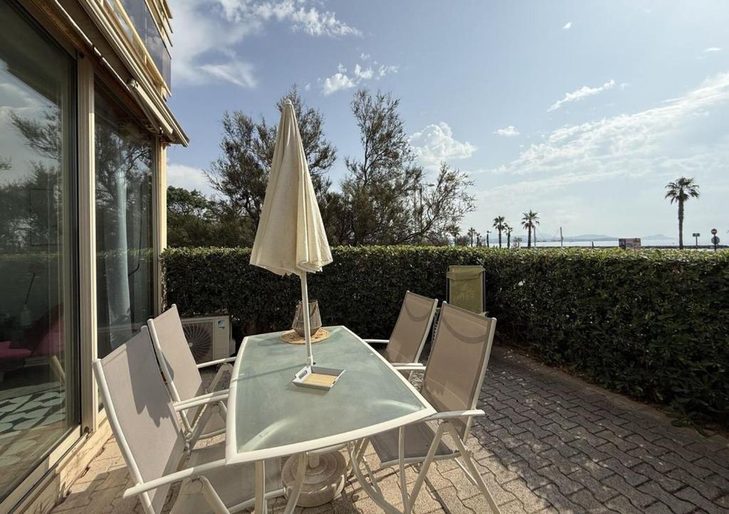 Logement en rez de jardin avec terrasse privée face à la mer ! - 5