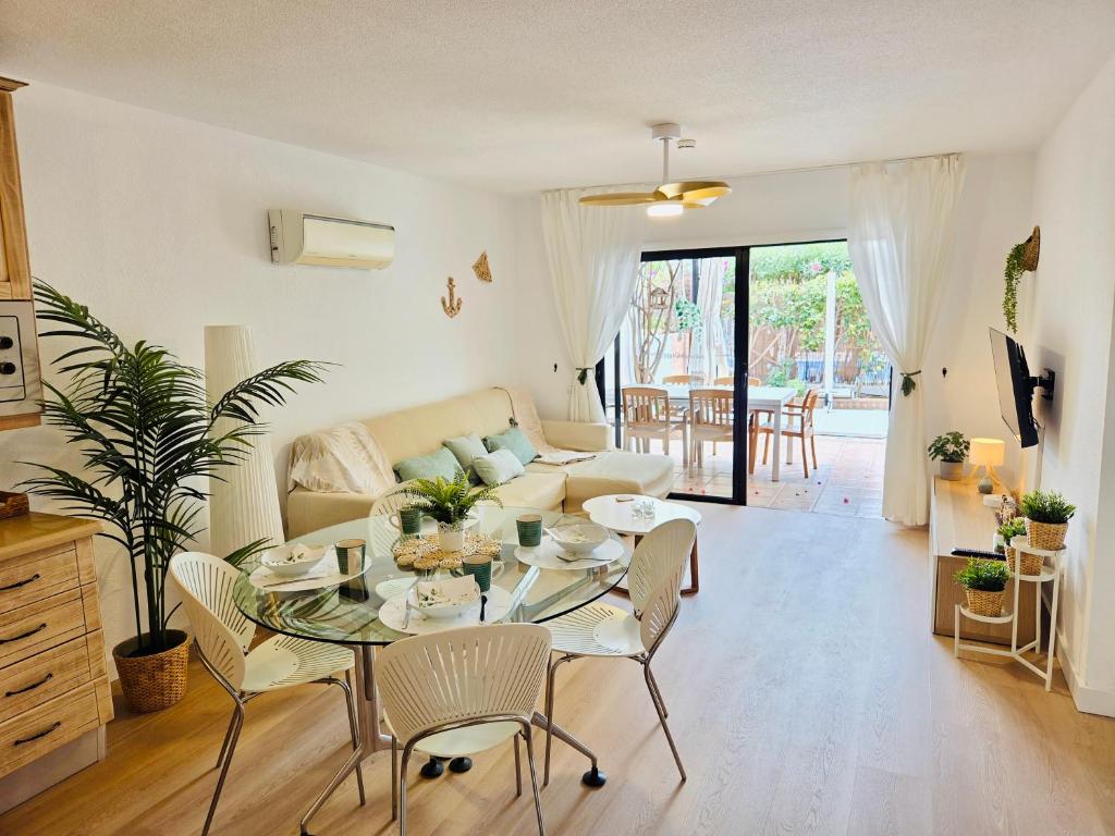 Beautiful 4 bedroom apartment with private jacuzzi - 4