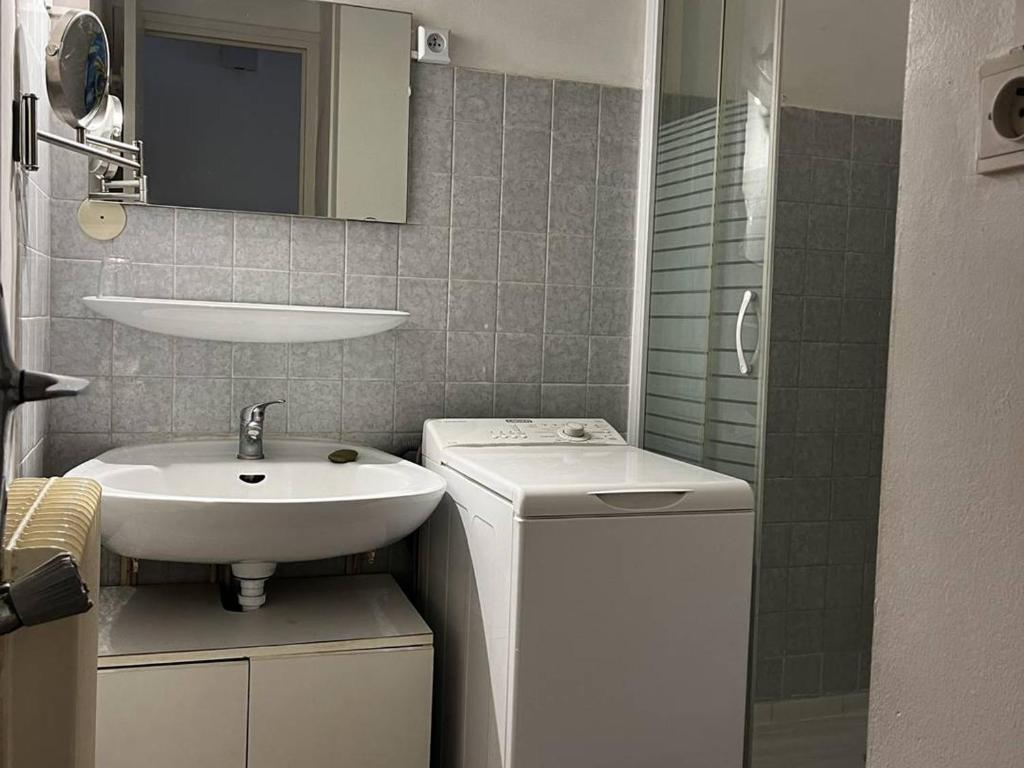 Grand studio lumineux, 4 pers, accès plage, proche commerces, balcon - FR-1-696-71 - 4