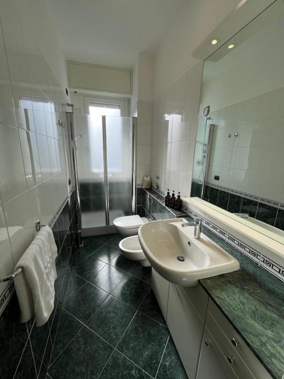 Spacious & Smart Position - 3