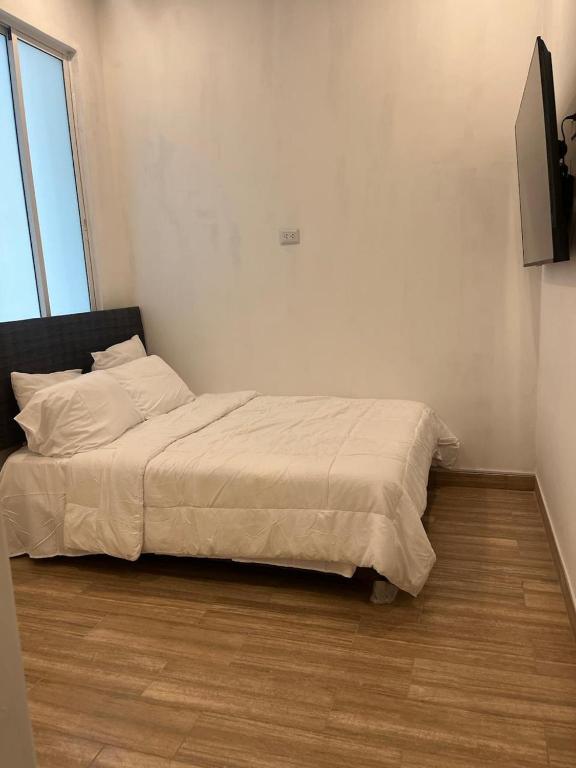 Dpto de Lujo Centrico con Jacuzzi y Balcon Parque de las Aguas - 5